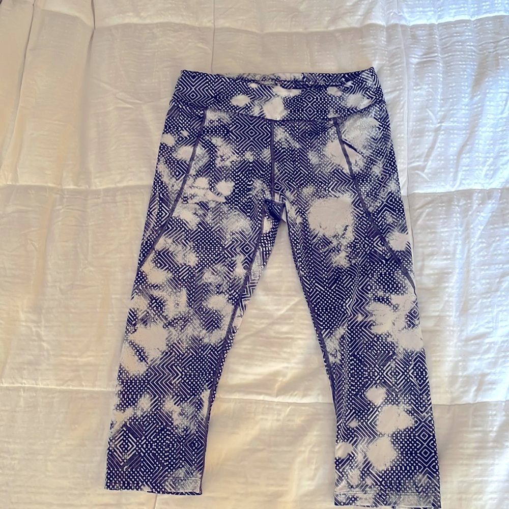 Northface Sz M athletic workout capris with interior drawstring